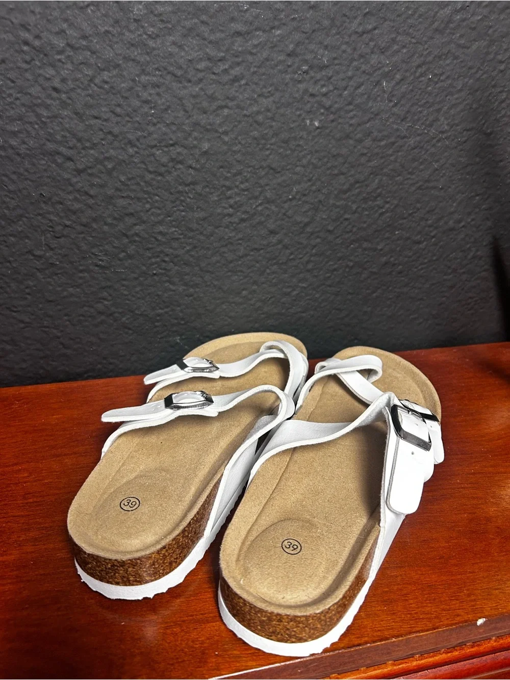 Women's Sz 39 or Sz 8 -8.5 Leather Strappy Sandals White Flats Casual
